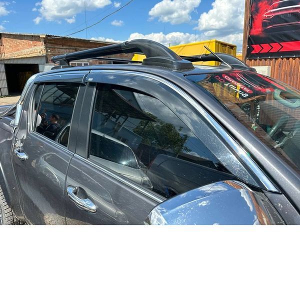 Дефлектори вікон (вітровики) Toyota Hilux 2015- рр з хром молдингом Niken 4 шт BTYRV1523-W/S фото