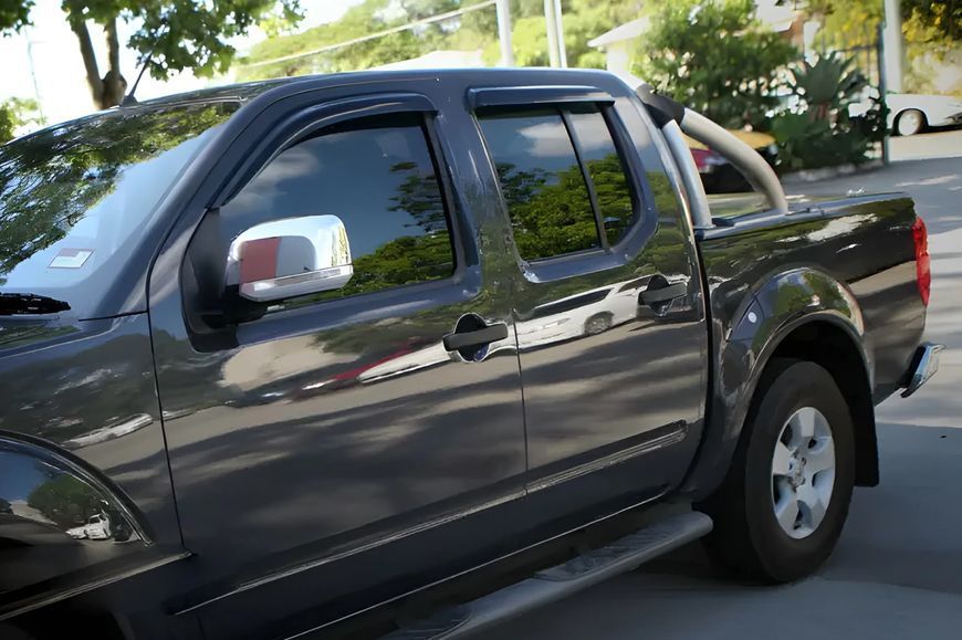 Дефлектори вікон (вітровики) Nissan Navara 2005-2014 рр (HIC) 4 шт NI31 фото