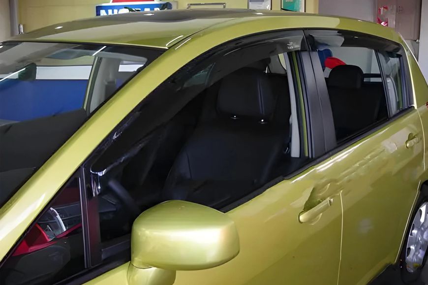 Дефлектори вікон (вітровики) Nissan Tiida 2005-2011 рр Sedan (HIC) 4 шт NI21 фото
