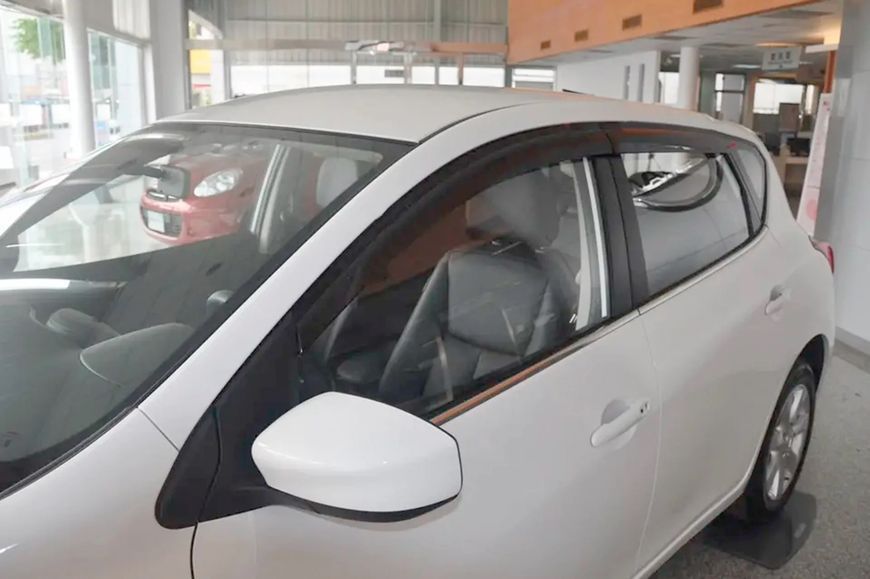 Дефлектори вікон (вітровики) Nissan Tiida 2012-2014 рр HB (HIC) 4 шт NI72-IJ фото